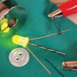 لباس الکترونیکی با الیاف الکترونیکی بافته می شود!