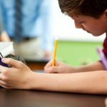 آیا فرزند شما با گوشی همراه خود تقلب می‌کند؟