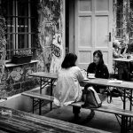 افراد شاد مکالمات طولانی تری دارند!