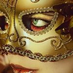 چگونه در خانه یک نقاب بالماسکه خلاقانه و زیبا بسازیم؟